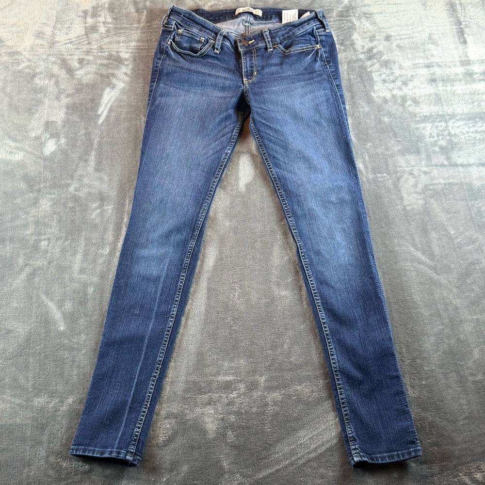 Hollister Women's‎ Jeans Size 5R 27X31 Low Rise Dark to Mid Wash